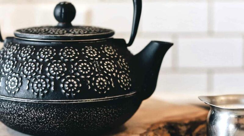 Pourquoi choisir une théière en fonte